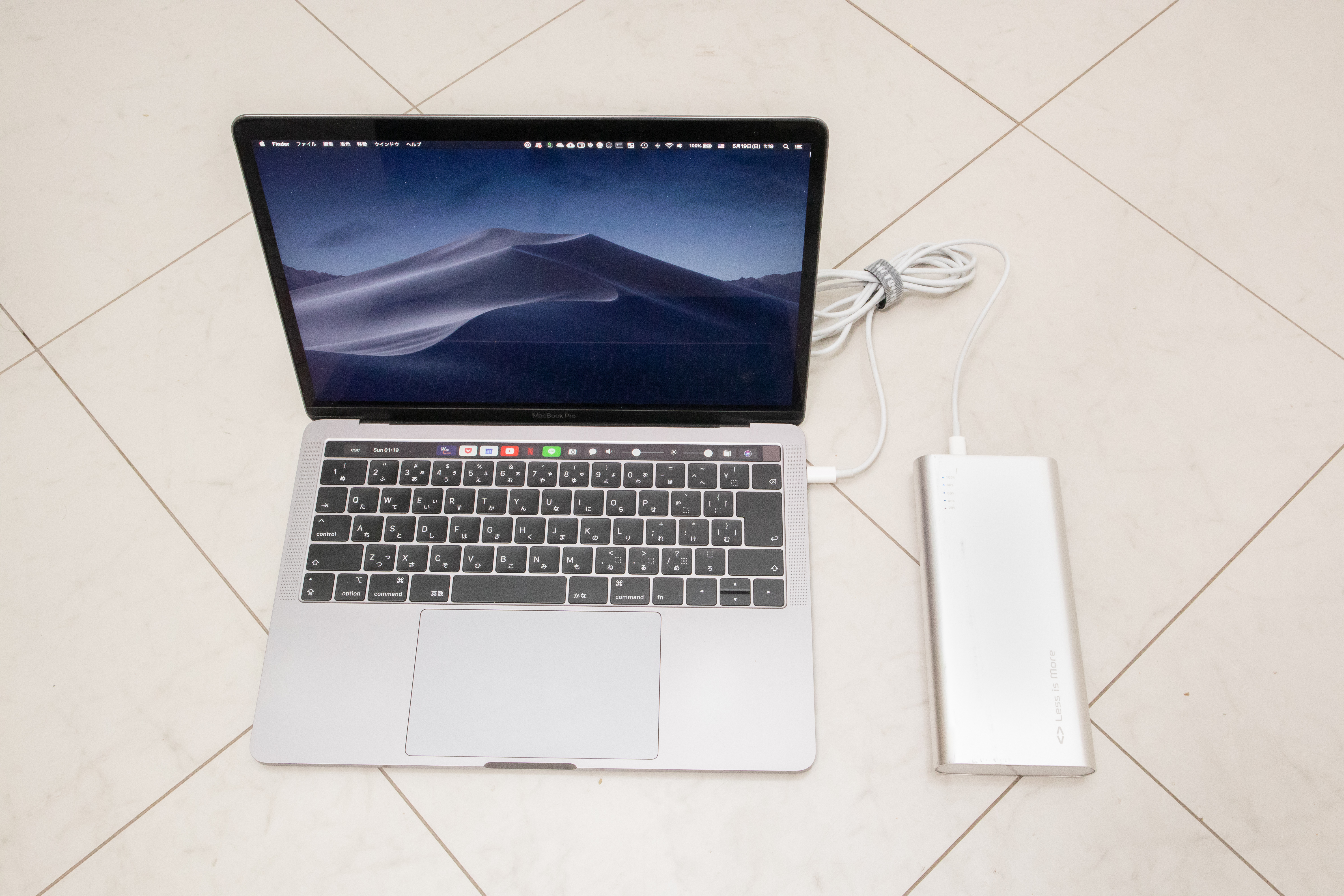 MacBookProも充電できる100W高出力モバイルバッテリー。  Less is More  「Mighty 100」  1週間使用レビュー