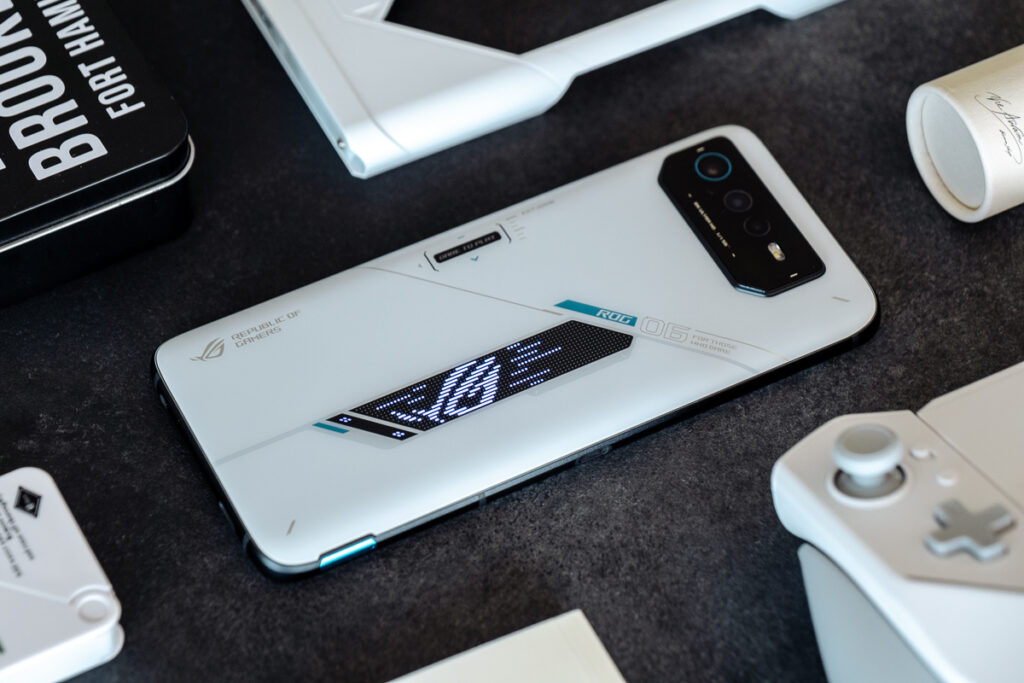 ゲーム体験を変えるスマートフォン 「ROG Phone 6」 は、 実はライトユーザーにこそ最適かもしれない : 実機レビュー